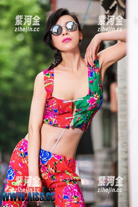 化妆间的奇遇——当美女与爱丝相遇，留下的满满写真