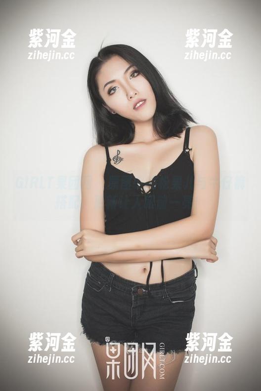 GIRLT果团网-松果儿 GIRLT果团网 - 原图中的松果儿与牛仔裤搭配,更新让人眼前一亮!