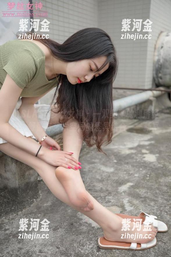 MSLASS梦丝女神-舒蕾 MSLASS梦丝女神 - 一双美腿的利落姿态,舒蕾与艺术空间的怪异结合——新写真上架啦!