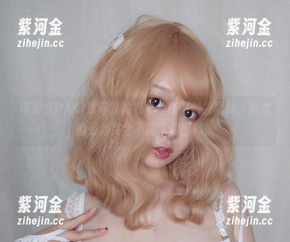 PAKI草莓酱 每次看PAKI草莓酱的裤里丝新图都被雷到,这次的更新完全不按常规出牌!