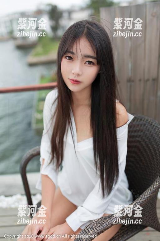 TGOD推女神-施忆佳Kitty酱 TGOD推女神 - 陌生又熟悉,施忆佳Kitty酱的自拍合集,美图好像在讲述一场不需要言语的交流。