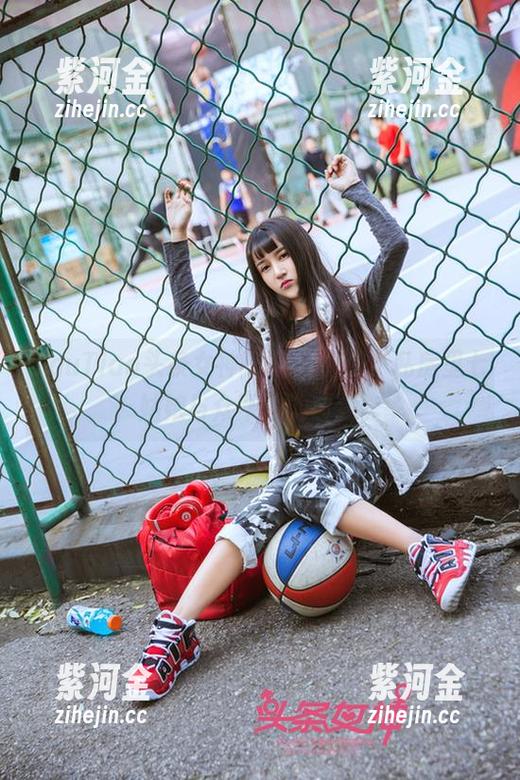 TouTiao头条女神-七姑娘 TouTiao头条女神 - 红裙梦游,私房里七姑娘与众不同的自我。