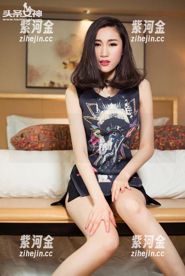TouTiao头条女神 - 这次的职业装更新，李丽莎的套图让我想到了……诸葛亮？太有气场了！