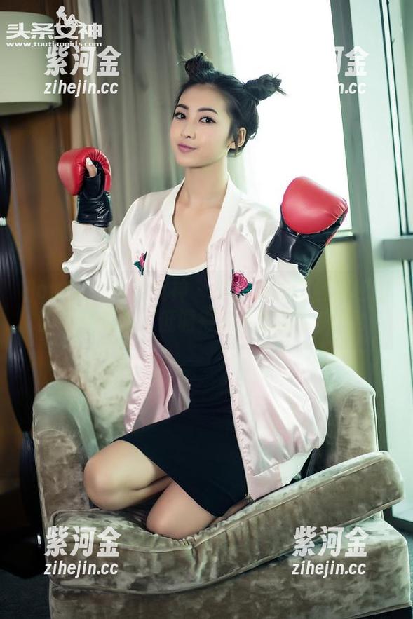 TouTiao头条女神 - 李丽莎的蕾丝图包里的精选作品，低调得让人想探个究竟！