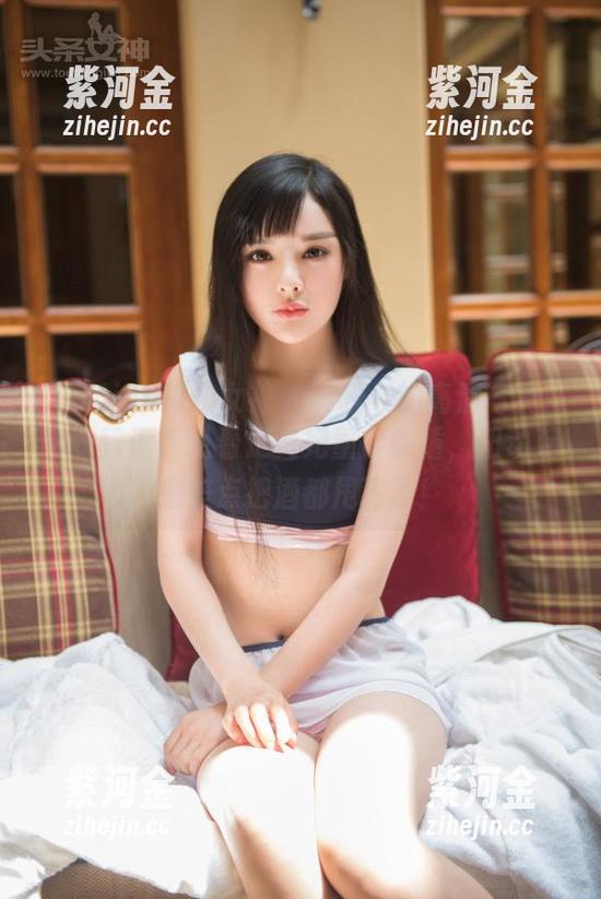 TouTiao头条女神-莫晓希 TouTiao头条女神 - 莫晓希的高清写真:贵妃醉酒?我看是贵妃重度失重,扭动起来差点把酒都甩飞了!