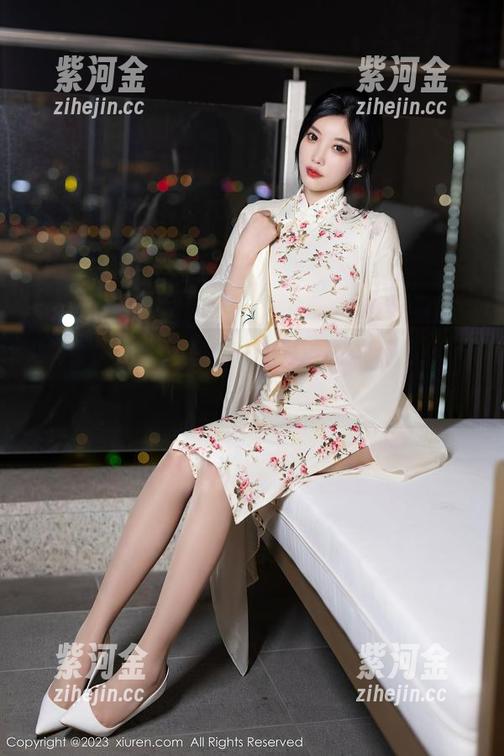 Xiuren秀人网 - 少女心雪雪啃花嫁，原图的认真和图册的放飞，你选哪个？