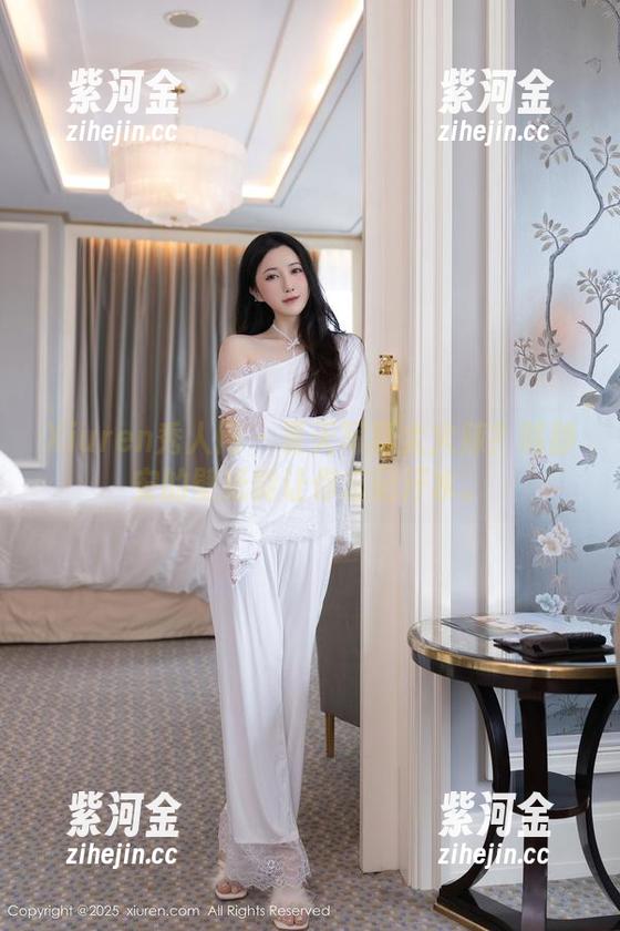 Xiuren秀人网 - 夏天写真太火辣？韩静安的壁纸能让你忘记汗水。