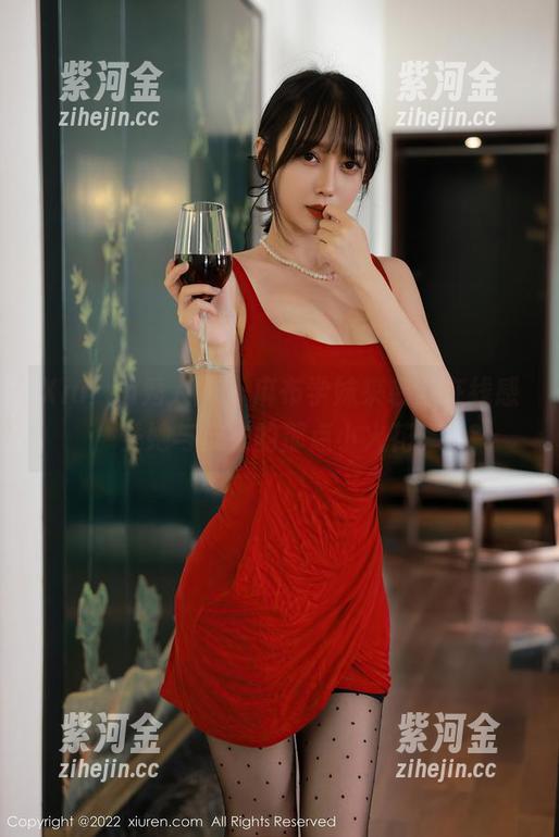 Xiuren秀人网 - 麻布学妹来袭，在线感受她与皮衣的那点小火花。