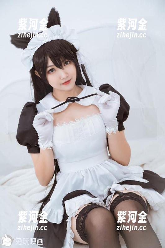 私拍中，lovely呆玄的邻家妹妹随手一甩头发，整个人似乎都被阳光包围了