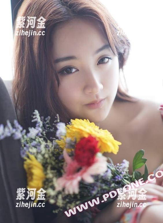 partycat轰趴猫-七七 partycat轰趴猫 - 七七的校服风采,精选套图中竟藏着不少小心机!