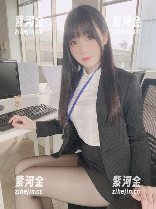shimo霜月 当shimo霜月穿上高跟鞋,写真合集中的姿态恍若女神降临