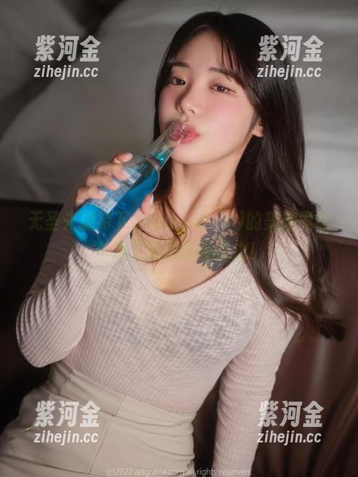 无圣光加持下，wuyo(우요)的美腿竟然充满了无形的吸引力！