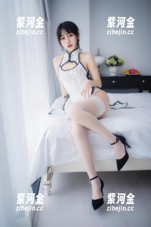 不呆猫的肉丝图包，高清得我不敢直视…还得再窝一会儿