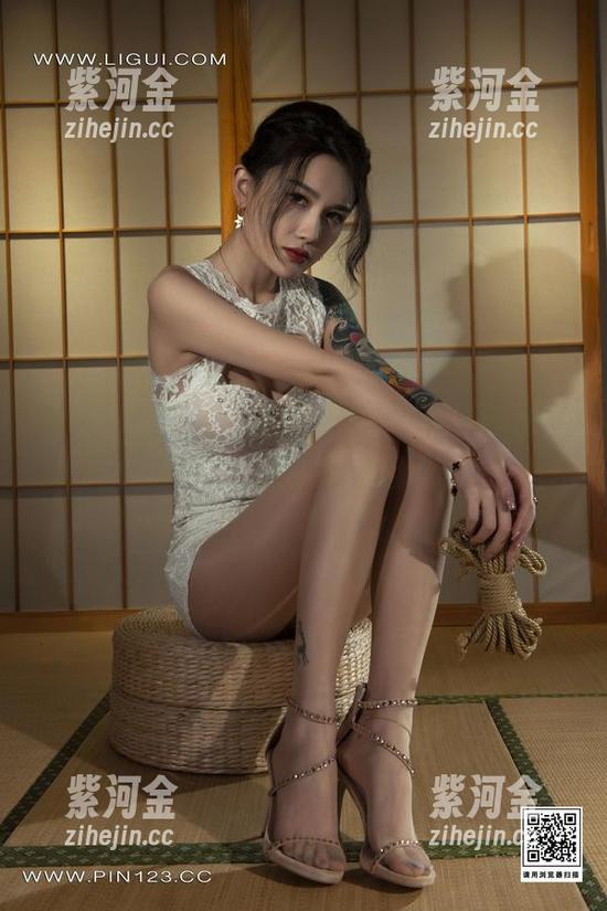 丽柜 - 橙子的肉丝汉堡写真，照片里有多少“肉”，你能看得出来吗？