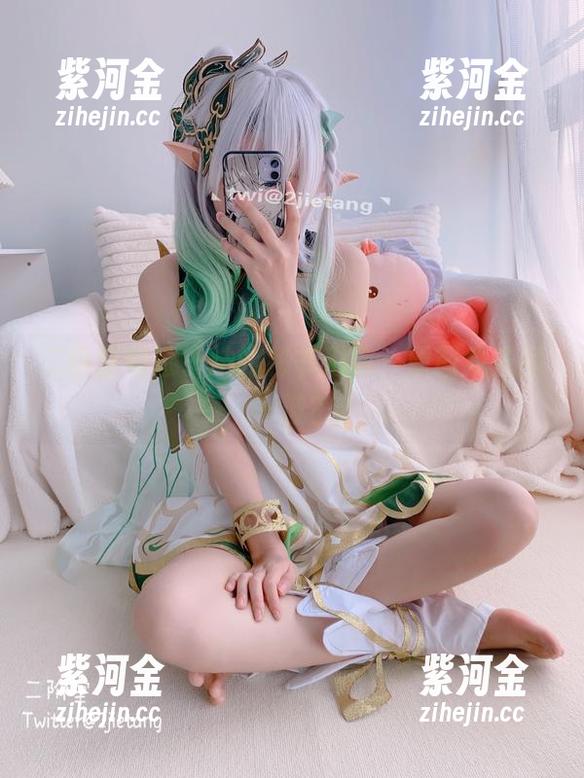 二阶堂宅绘子她的秘书形象，原图我先插一波？