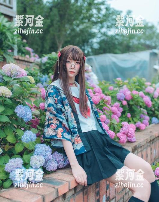 要是阳光有个化身，那一定是五更百鬼的阳光少女cos图册，中间夹杂着俏皮，一如既往。