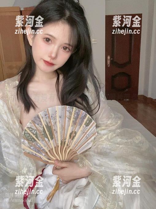书包里有没有礼物？倦倦喵的图片带你发现！