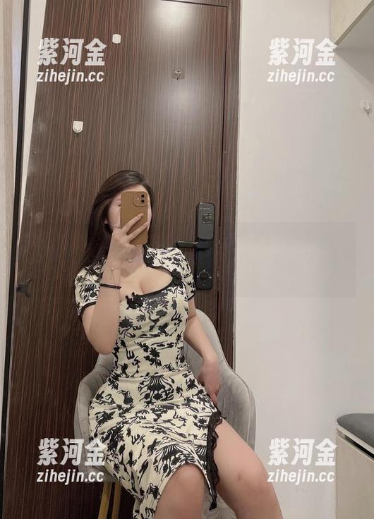 可馨juicy 微密圈 - 可馨juicy的连体衣秀——最新写真集,敢不敢换个角度来看?
