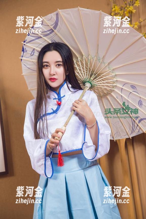 头条女神 - 更新日志：漫步在幻雪儿的黑丝诱惑写真里，想要偷偷zoom一下。