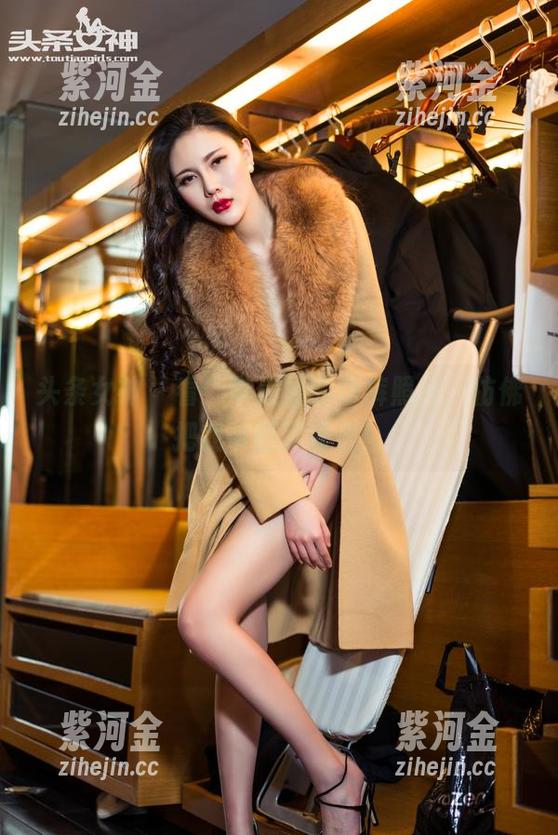 头条女神 - 看！申美嫣的短裤照片，仿佛把我带回了暑假！