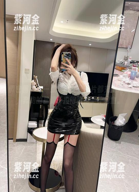 奔跑的晶骡子 微密圈 - 每一张“修女”图片都充满戏谑,奔跑的晶骡子拍得真是一针见血。