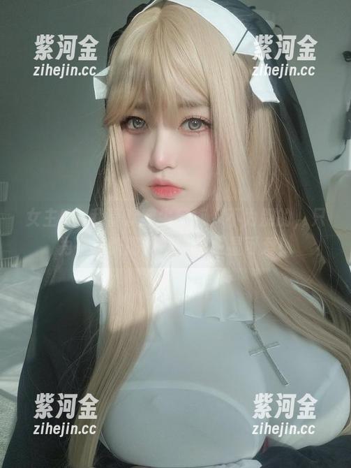 女主K 女主K:我喜欢穿牛仔裤,不为别的,只为在这张高清壁纸里更显可爱!