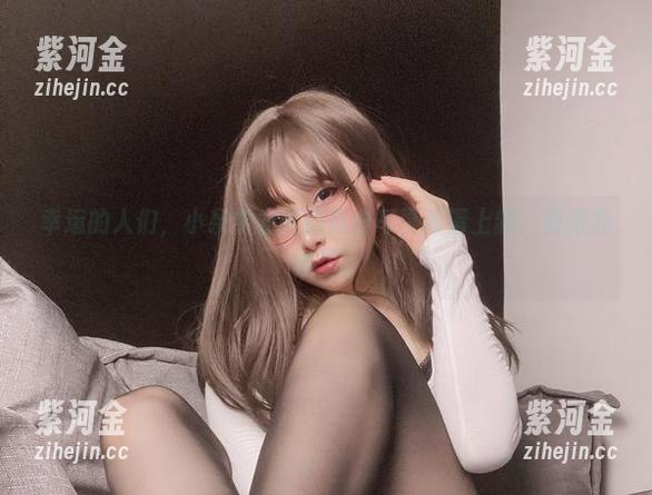 幸运的人们，小泉学姐吖的黑白写真高清上新，看得我眼花。