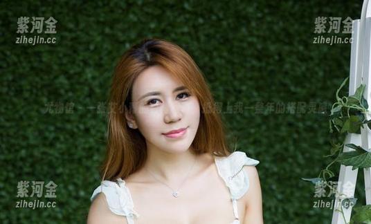 尤物馆 - 一张艾小青的白裙写真，抵得上我一整年的搭配灵感