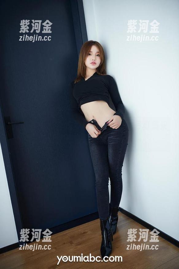 尤蜜荟 - “合法萝莉”的连体衣写真集来袭，究竟哪里藏着小心机？