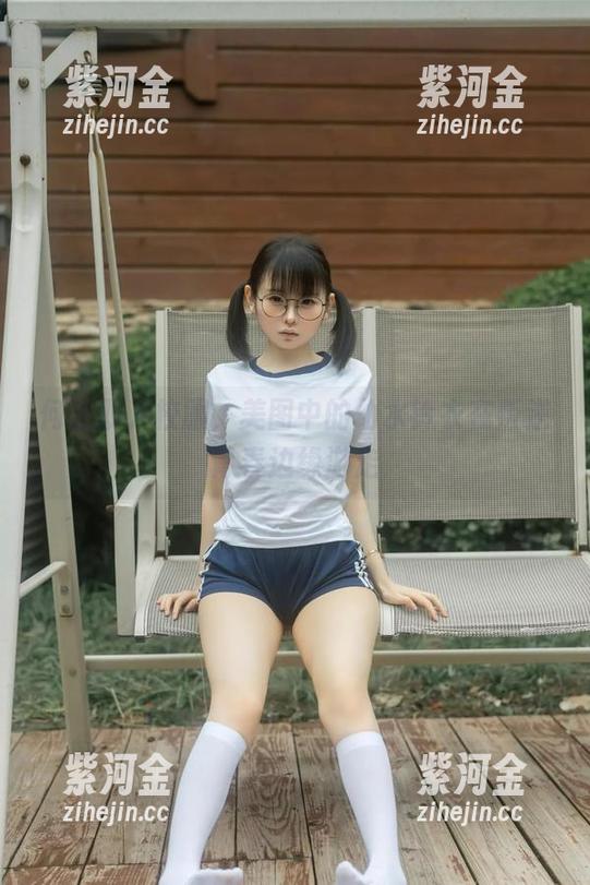 幼水铃衣 何止双人校服,美图中的幼水铃衣在叛逆青春边缘游走