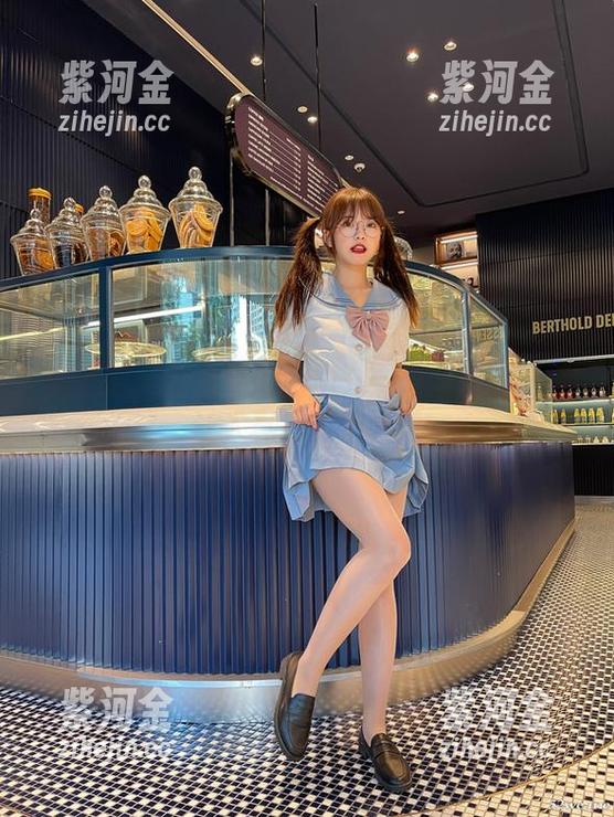 张思允 微密圈 - 图片中的张思允:她的黑丝礼服让人真想悄悄靠近