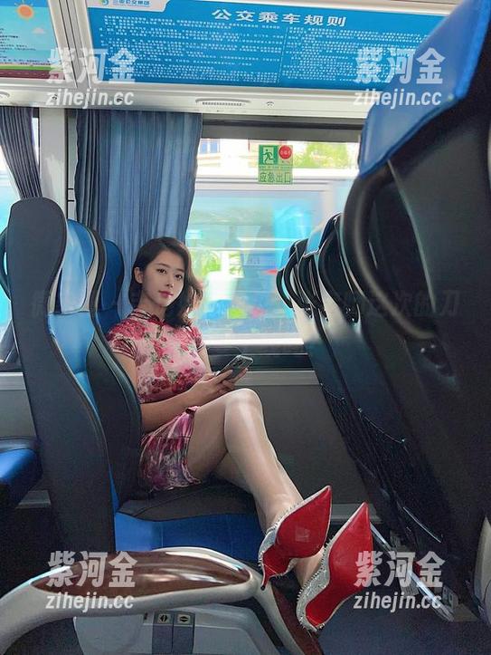 微密圈 - 吉他妹妹图包，张老师这次的刀法又要上线吗？