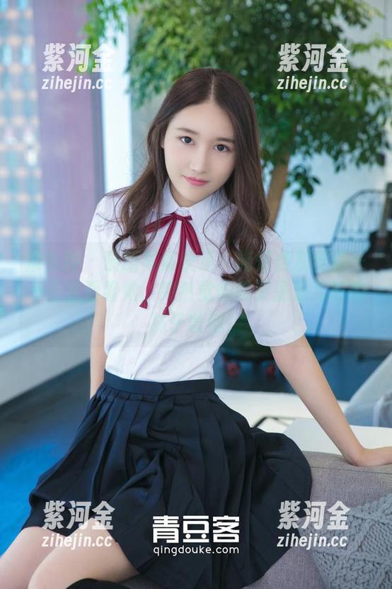 推女神-施忆佳 推女神 - 最新写真快递:施忆佳灰丝篇——当我看着她,突然觉得需要重温儿时的袜子收藏!