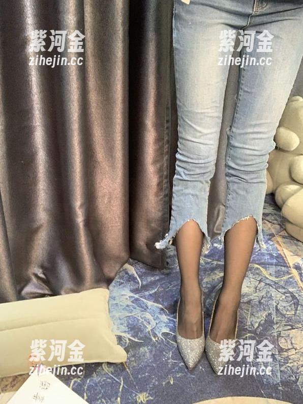微密圈 - 高跟鞋资源更新，杨大乐乐很靠谱在这里等你，不来可惜了。