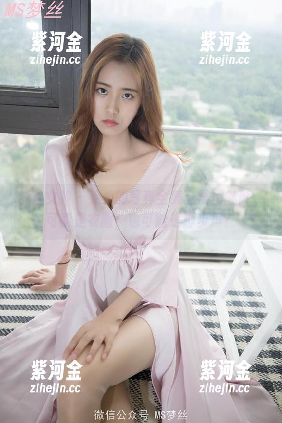 梦丝女神-乔儿 梦丝女神 - 乔儿的写真全集:黑色魅影,可能是衣服,也可能是脚步声?