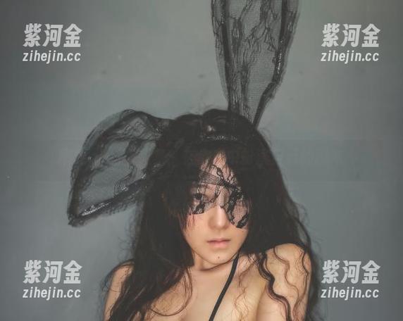 樱晚gigi写真集：在皮衣中扮演自己的剧本