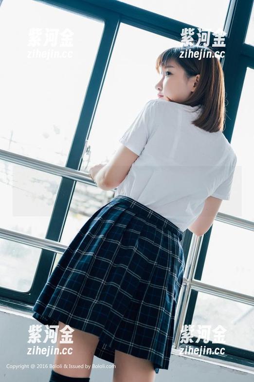 波萝社 - 柳侑绮Sevenbaby的天台写真，无圣光就是真实，可不想露分点儿光。