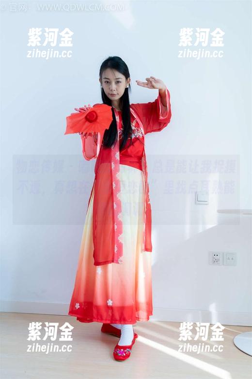 物恋传媒-嘟嘟 物恋传媒 - 嘟嘟的写真,总是能让我捉摸不透,真想在“永恒恋歌”里找点耳熟能详的调调。