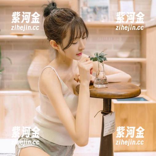 看！王羽杉穿着那件粉色连衣裙，福利加倍，瞎了我的钛合金狗眼