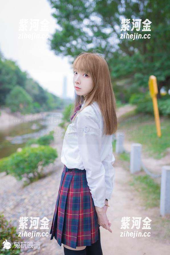 祖木子 祖木子的原图精选,一脚踩进能代的世界,酒匂在旁边凑热闹,希望能变成焦点!