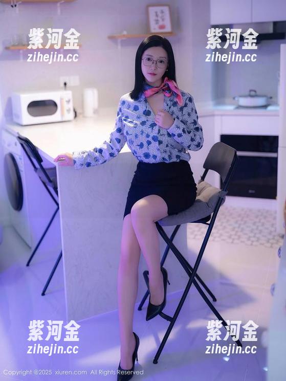 秀人网 - 免费睡衣秀，Carol周妍希偷偷掀起的趣味风波