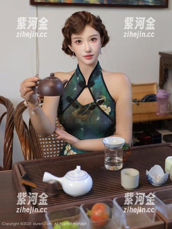 秀人网 - 无圣光背景下的卓芷伊EricA黑丝，可别说我没提醒你，图包超值哦。
