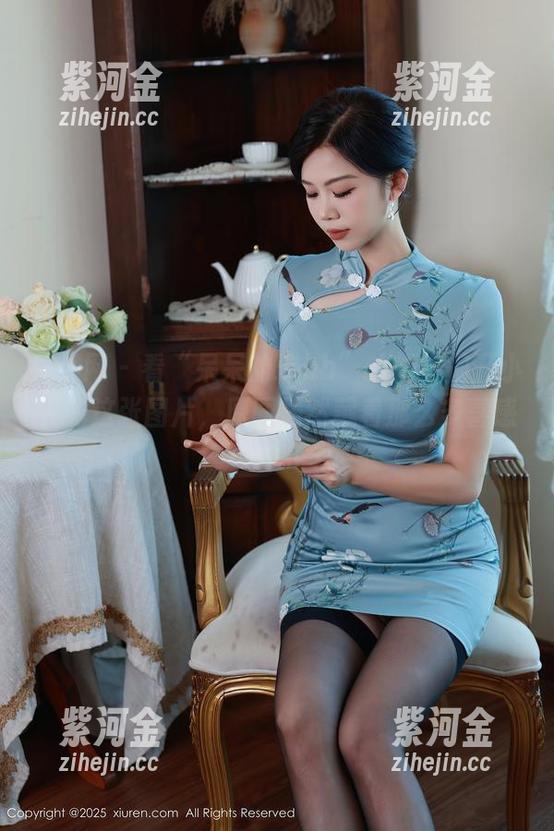 秀人网 - 看“呆呆的瑞bb”的奶牛们开小会的这张图片，原图居然藏着那么多喜感？