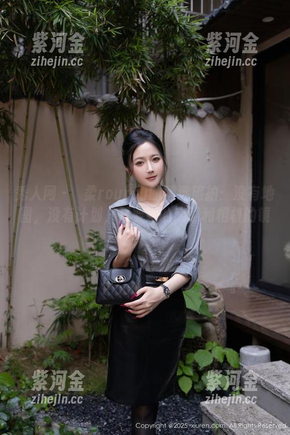 秀人网-媃柔rourou 秀人网 - 媃柔rourou的精选旅拍:没有地图,没有计划,只要她的随意和相机的镜头。