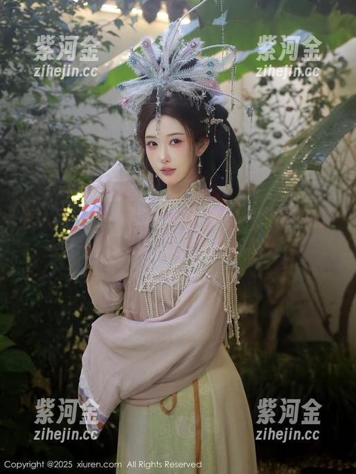 秀人网 - 当草莓zz碰撞上网袜，原图竟是另一番风味，图片无意间感人？