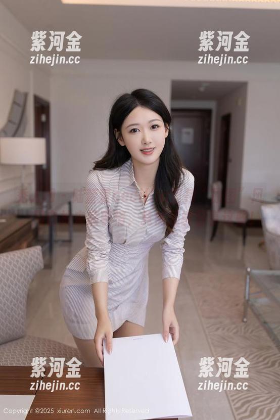 秀人网 - 陆萱萱cecillia坚持“原图”风，用自拍来搞事情，竟然还能分享这些！