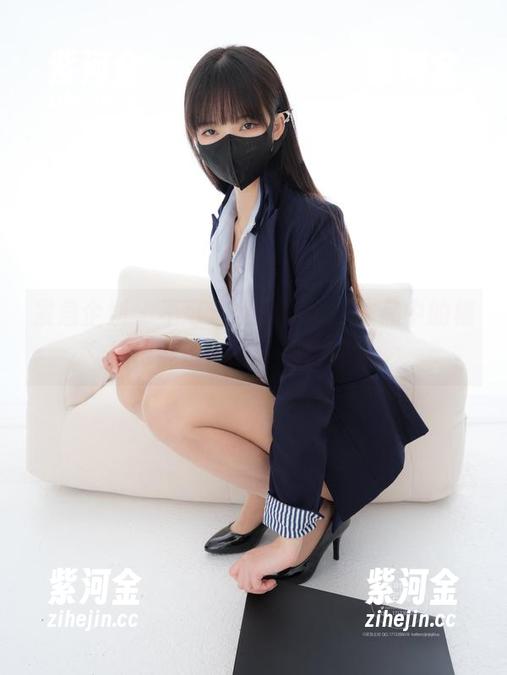 紧急企划-小枫 紧急企划 - 不可思议的小枫,作品中的棉袜也能透出几分俏皮气质。