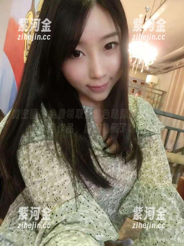 微密圈 - 免费领取！紫色哒豚豚直播视频精选作品，居然隐藏了啥？