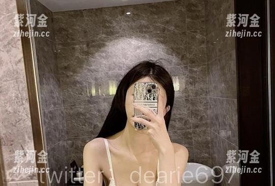 脸红Dearie 微密圈 - 脸红Dearie的私拍日常:白色滴子的无奈与诱惑