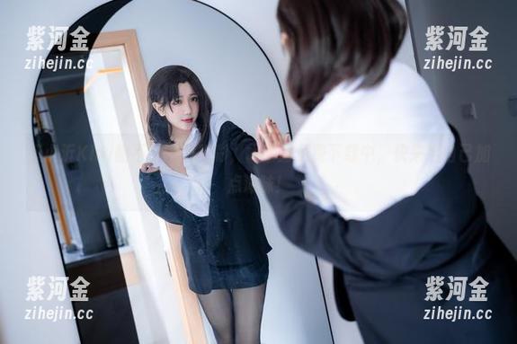 蓝小沂KiKi船不出港也精彩，水手服免费下载中，快来给自己加点海味！